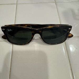 Women’s Polarized Ray-Ban Tortise Sunglasses. NWOT